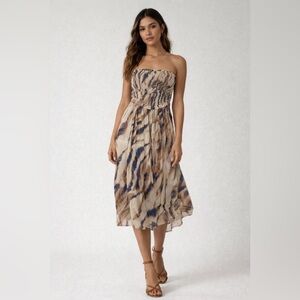 Self Contrast satin strapless mini dress size medium NWT‎